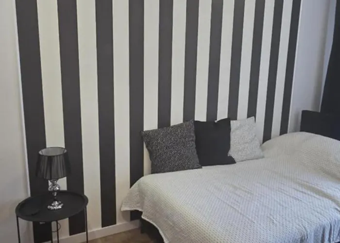 Apartman Burgund 2 Pokojowy Z Ogrodkiem Lub Ze Wspolna Kuchnia I Lazienka