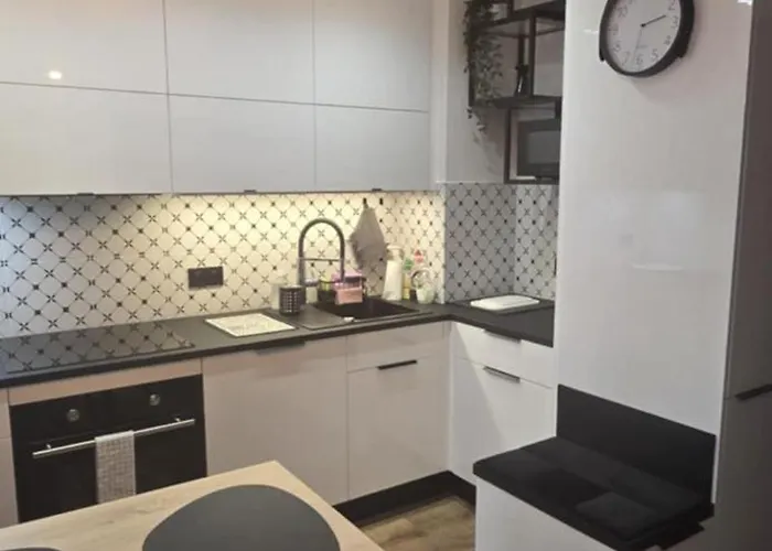 Apartman Burgund 2 Pokojowy Z Ogrodkiem Lub Ze Wspolna Kuchnia I Lazienka *