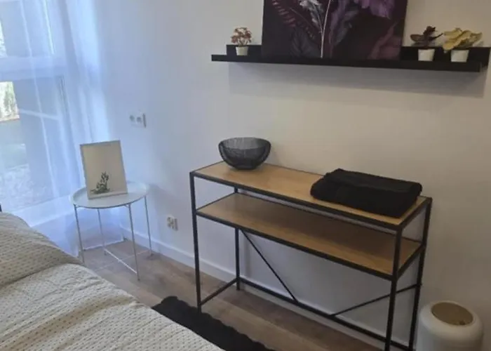 Burgund 2 Pokojowy Z Ogrodkiem Lub Ze Wspolna Kuchnia I Lazienka *