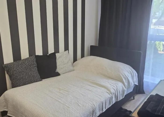 Burgund 2 Pokojowy Z Ogrodkiem Lub Ze Wspolna Kuchnia I Lazienka Apartman *