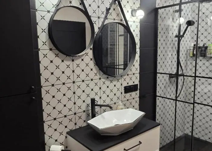 Apartman Burgund 2 Pokojowy Z Ogrodkiem Lub Ze Wspolna Kuchnia I Lazienka