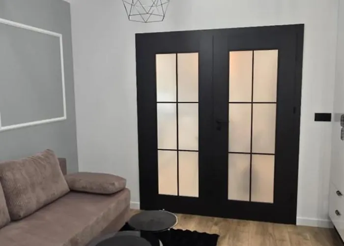 Burgund 2 Pokojowy Z Ogrodkiem Lub Ze Wspolna Kuchnia I Lazienka Apartman *