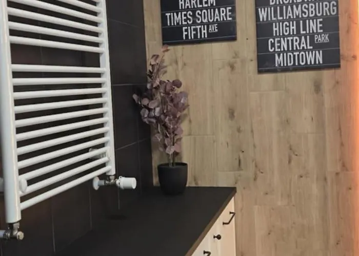 Burgund 2 Pokojowy Z Ogrodkiem Lub Ze Wspolna Kuchnia I Lazienka