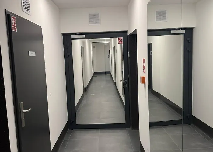 Burgund 2 Pokojowy Z Ogrodkiem Lub Ze Wspolna Kuchnia I Lazienka * Varsó