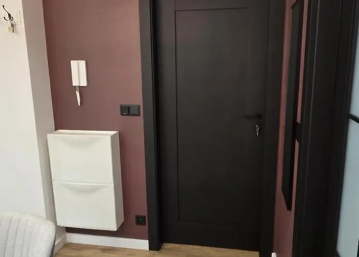 Apartman Burgund 2 Pokojowy Z Ogrodkiem Lub Ze Wspolna Kuchnia I Lazienka