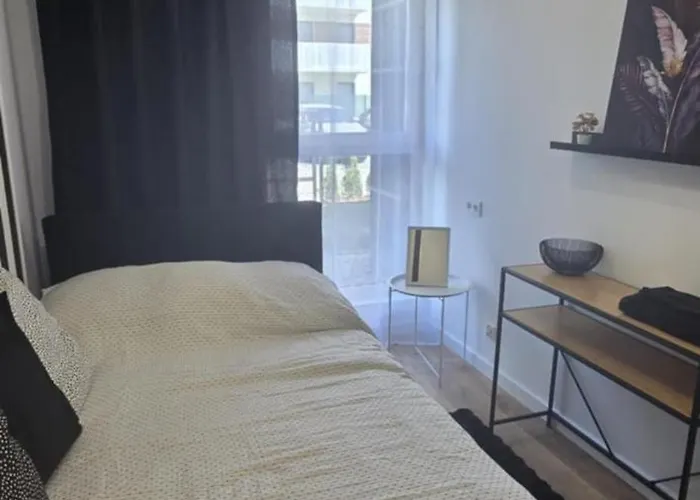 Burgund 2 Pokojowy Z Ogrodkiem Lub Ze Wspolna Kuchnia I Lazienka * Varsó