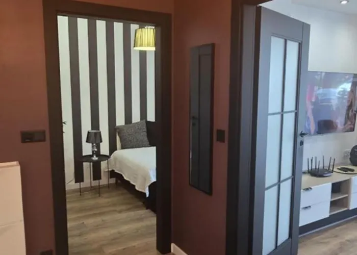 Burgund 2 Pokojowy Z Ogrodkiem Lub Ze Wspolna Kuchnia I Lazienka *