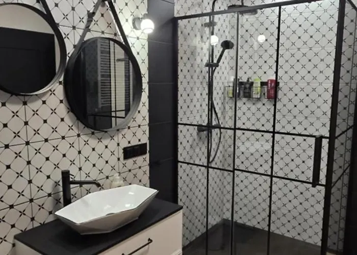 Burgund 2 Pokojowy Z Ogrodkiem Lub Ze Wspolna Kuchnia I Lazienka Varsó