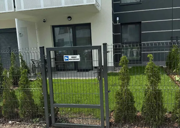 Burgund 2 Pokojowy Z Ogrodkiem Lub Ze Wspolna Kuchnia I Lazienka Apartman Varsó