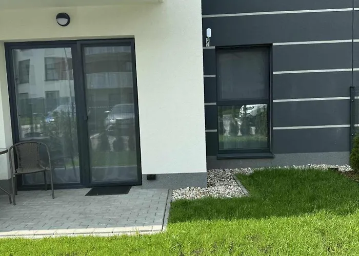 Apartman Burgund 2 Pokojowy Z Ogrodkiem Lub Ze Wspolna Kuchnia I Lazienka