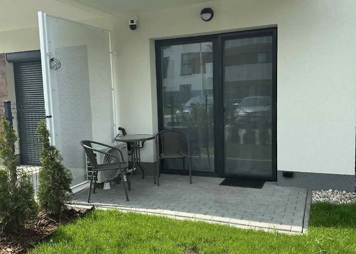 Apartman Burgund 2 Pokojowy Z Ogrodkiem Lub Ze Wspolna Kuchnia I Lazienka *