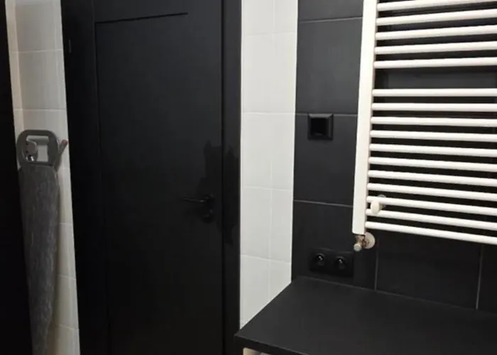 Apartman Burgund 2 Pokojowy Z Ogrodkiem Lub Ze Wspolna Kuchnia I Lazienka