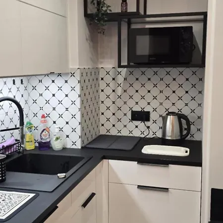 Burgund 2 Pokojowy Z Ogrodkiem Lub Ze Wspolna Kuchnia I Lazienka * Warszawa